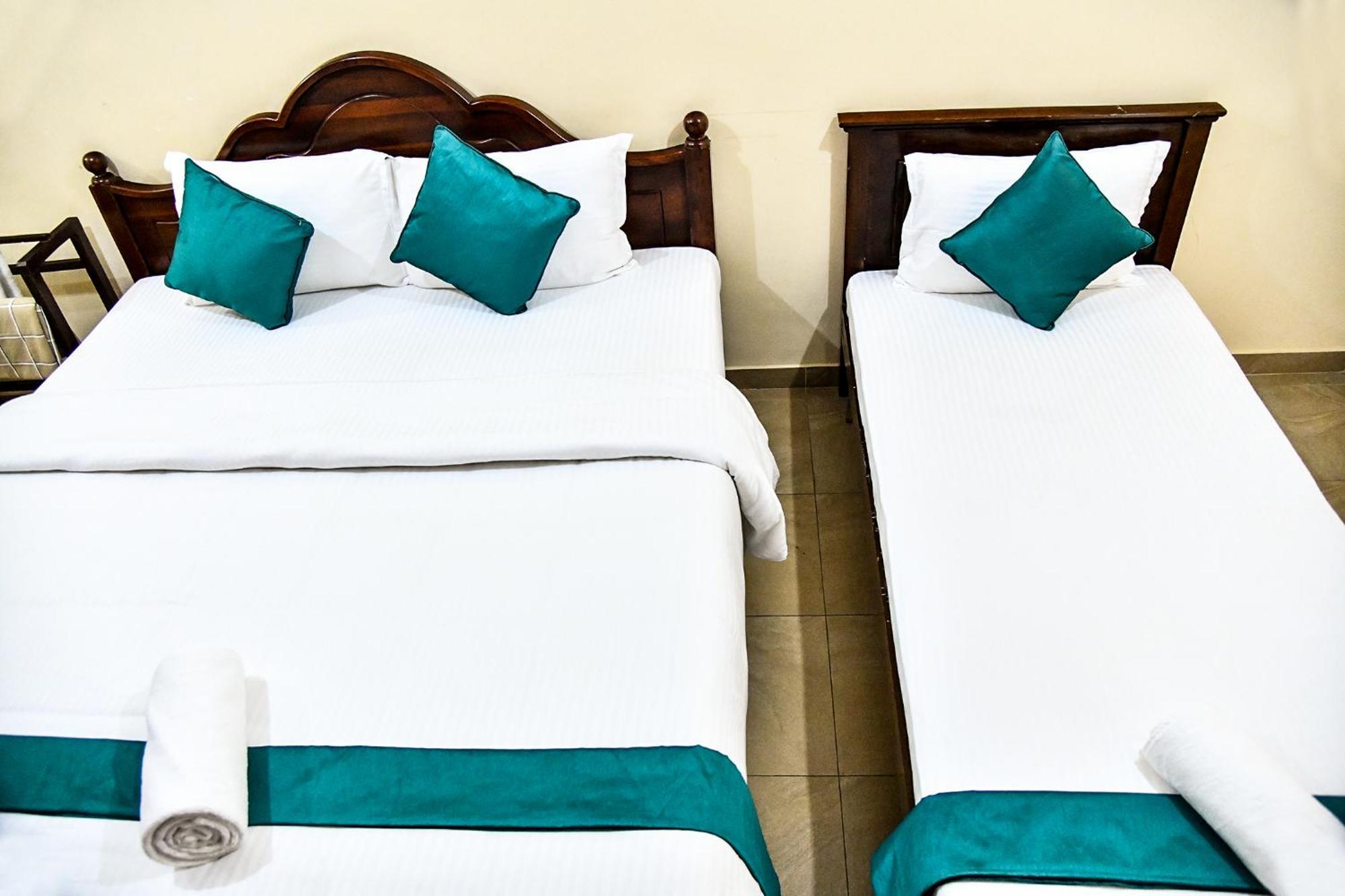 Sri Krishna Bhavan Hotel Hatton Extérieur photo
