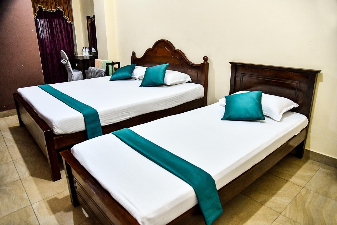 Sri Krishna Bhavan Hotel Hatton Extérieur photo